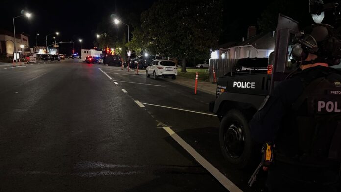 Sacramento police are investigating a deadly stabbing that unfolded late Wednesday morning along Del Paso Boulevard, leaving one man dead and another man in custody.