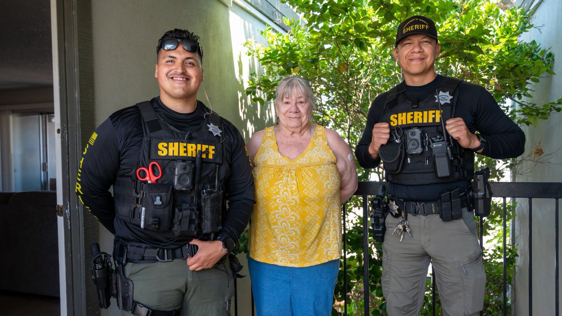 Sacramento County’s neighborhood work looked a little different this week. Instead of focusing only on patrols, calls, and enforcement, members of the Sacramento County Sheriff’s Office Central POP Team spent part of their time helping deliver meals to residents through Meals on Wheels.