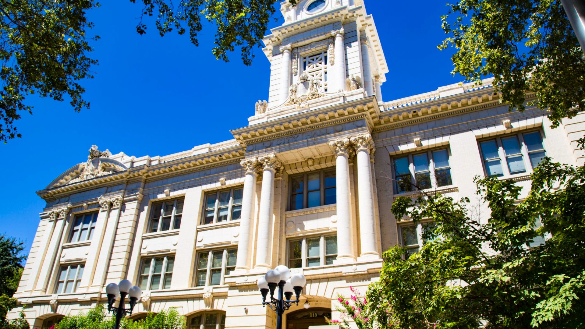 Sacramento residents who have wondered what happens behind the doors of City Hall now have an opportunity to step inside the workings of local government.