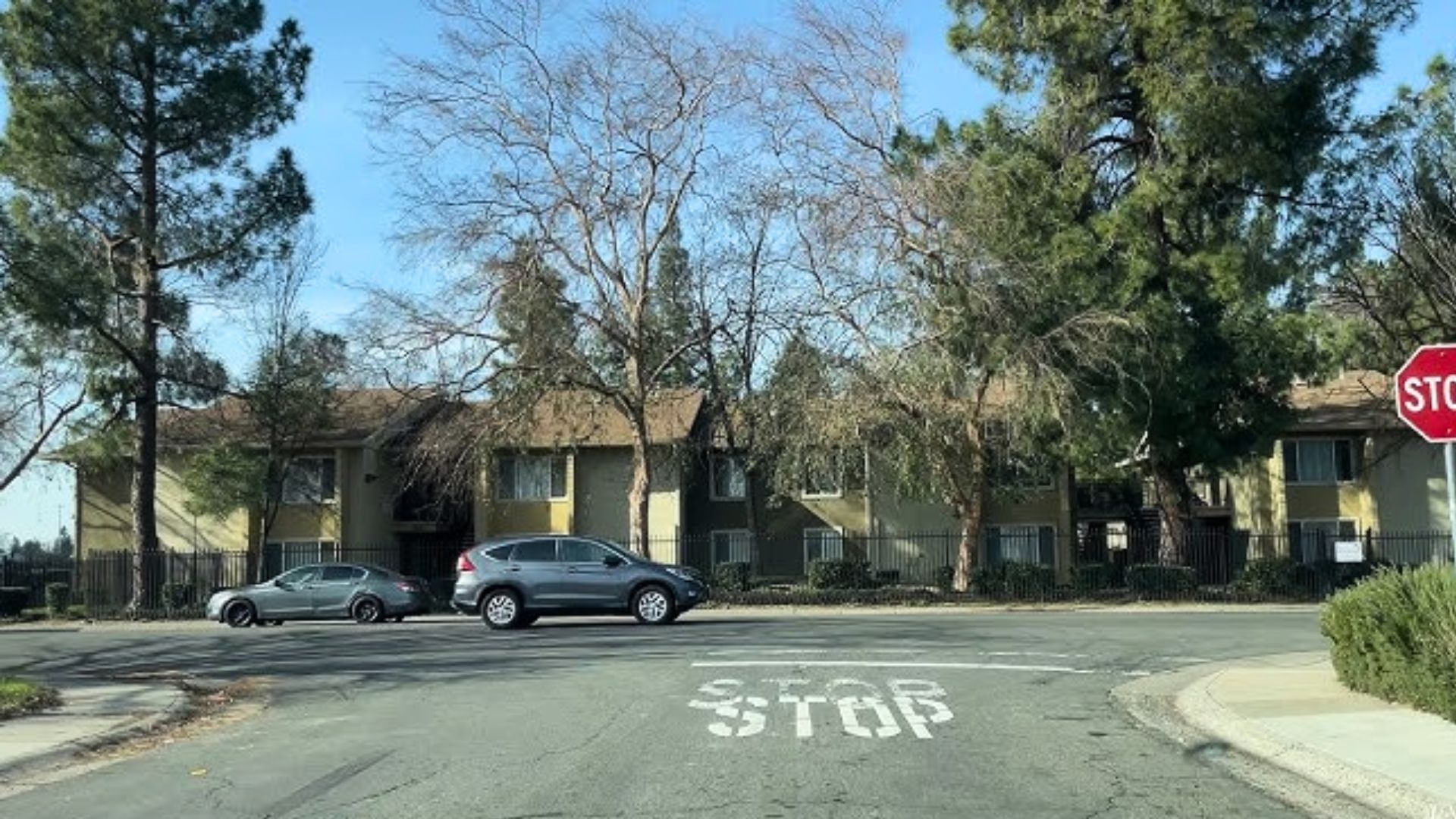 In 2024 64% of Sacramento workers drove alone, while 19.7% worked from home and 8.99% carpooled. The same source found that 3.24% of workers had “super commutes” of more than 90 minutes.