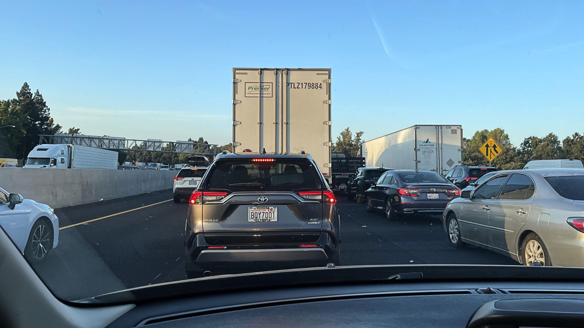 In 2024 64% of Sacramento workers drove alone, while 19.7% worked from home and 8.99% carpooled. The same source found that 3.24% of workers had “super commutes” of more than 90 minutes.