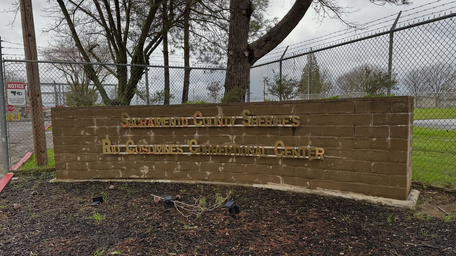 The incident occurred at approximately 4 a.m. on July 14, 2026, inside the Medical Housing Unit at the Rio Cosumnes Correctional Center. According to the Sacramento County Sheriff’s Office, deputies requested help from Adult Correctional Health and called for an immediate Fire Department response after discovering the inmate.