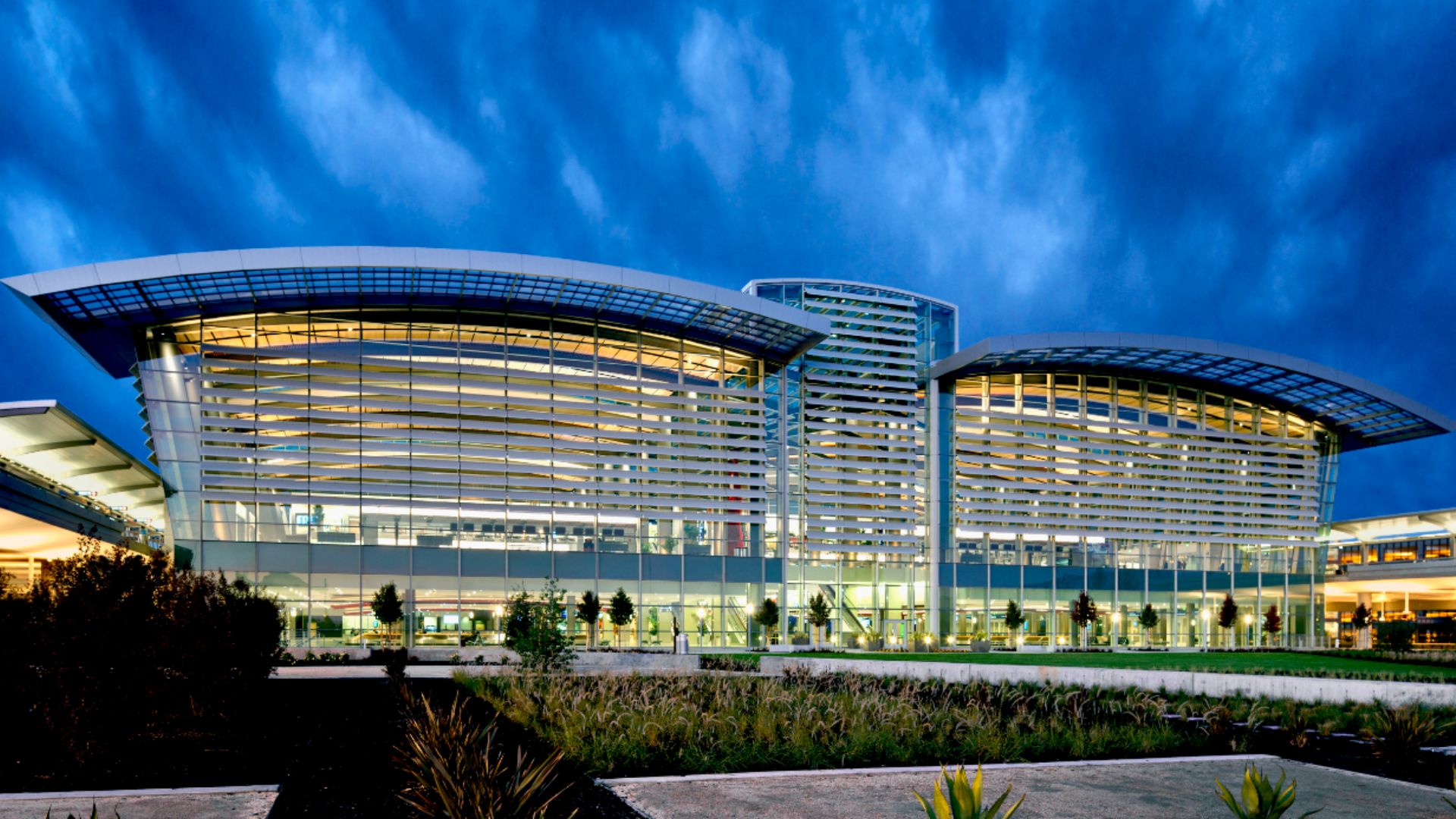 Sacramento International Airport has opened a community survey as part of an update to its Airport Master Plan, a long-range guide that will shape development, investment and improvements across the airport for the next two decades. Travelers, Sacramento-area residents and other community members are being encouraged to describe what works, what does not and what they believe should receive greater attention.