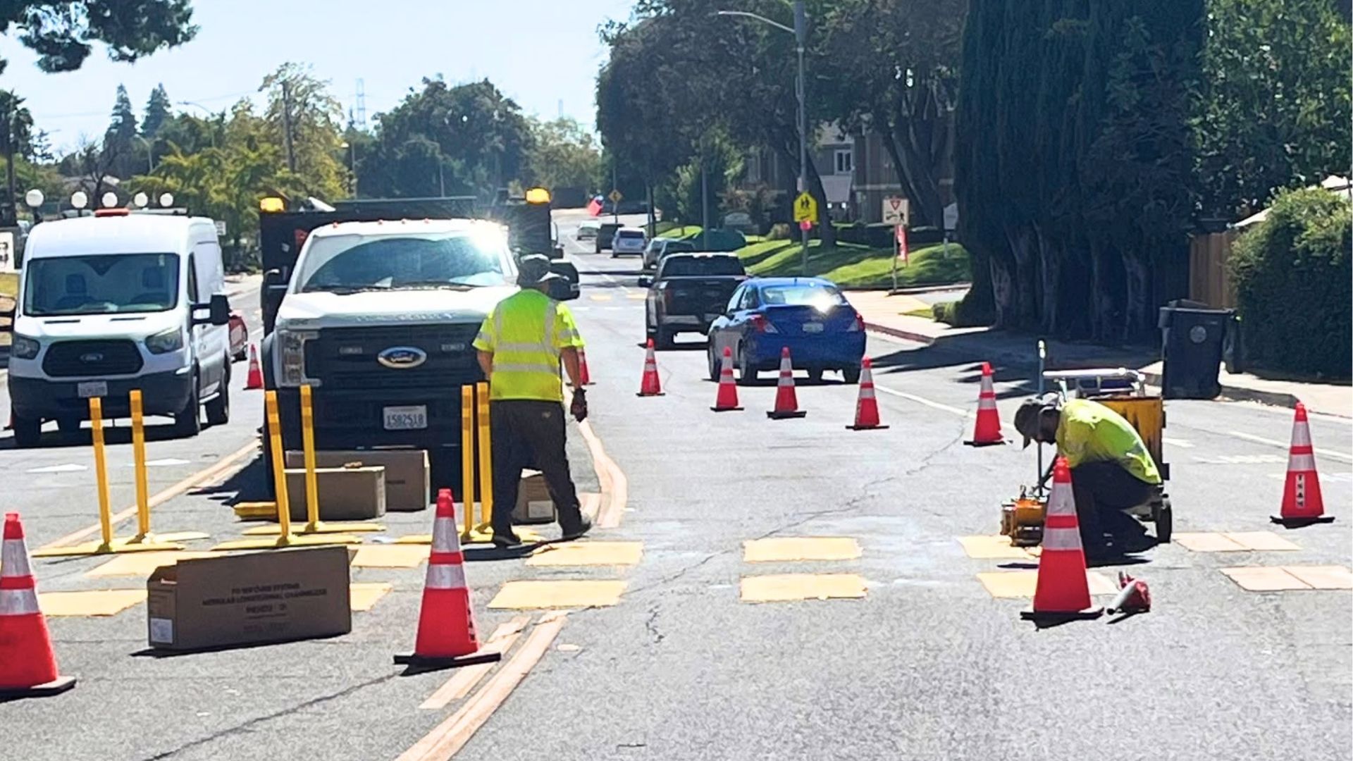 The work is especially important because Royal Oaks Drive is part of Sacramento’s high-injury network, a group of streets where serious traffic crashes are a concern. The two crossings also sit in an area used every day by Woodlake Elementary students, parents and staff, along with employees from nearby businesses.