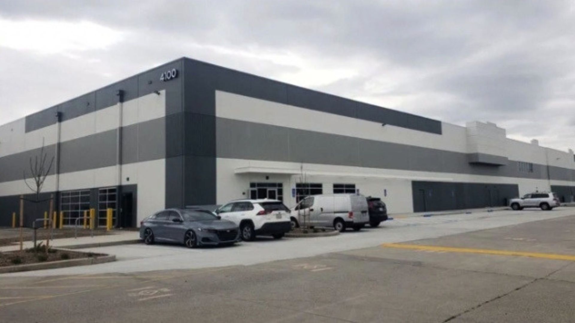 For Sacramento Councilmember Lisa Kaplan, the latest filing is another step toward turning a lease announced earlier this year into a visible commercial presence in District 1. “I’m thrilled to see this project with Rivian taking its next steps on moving forward in District 1,” Kaplan wrote on Facebook.