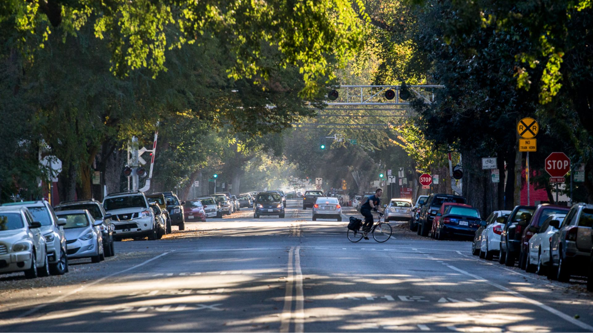 The numbers behind the discussion are significant. From 2015 through 2024, 80% of Sacramento traffic collisions occurred at intersections, while red-light running contributed to 160 crashes that resulted in a death or serious injury.
